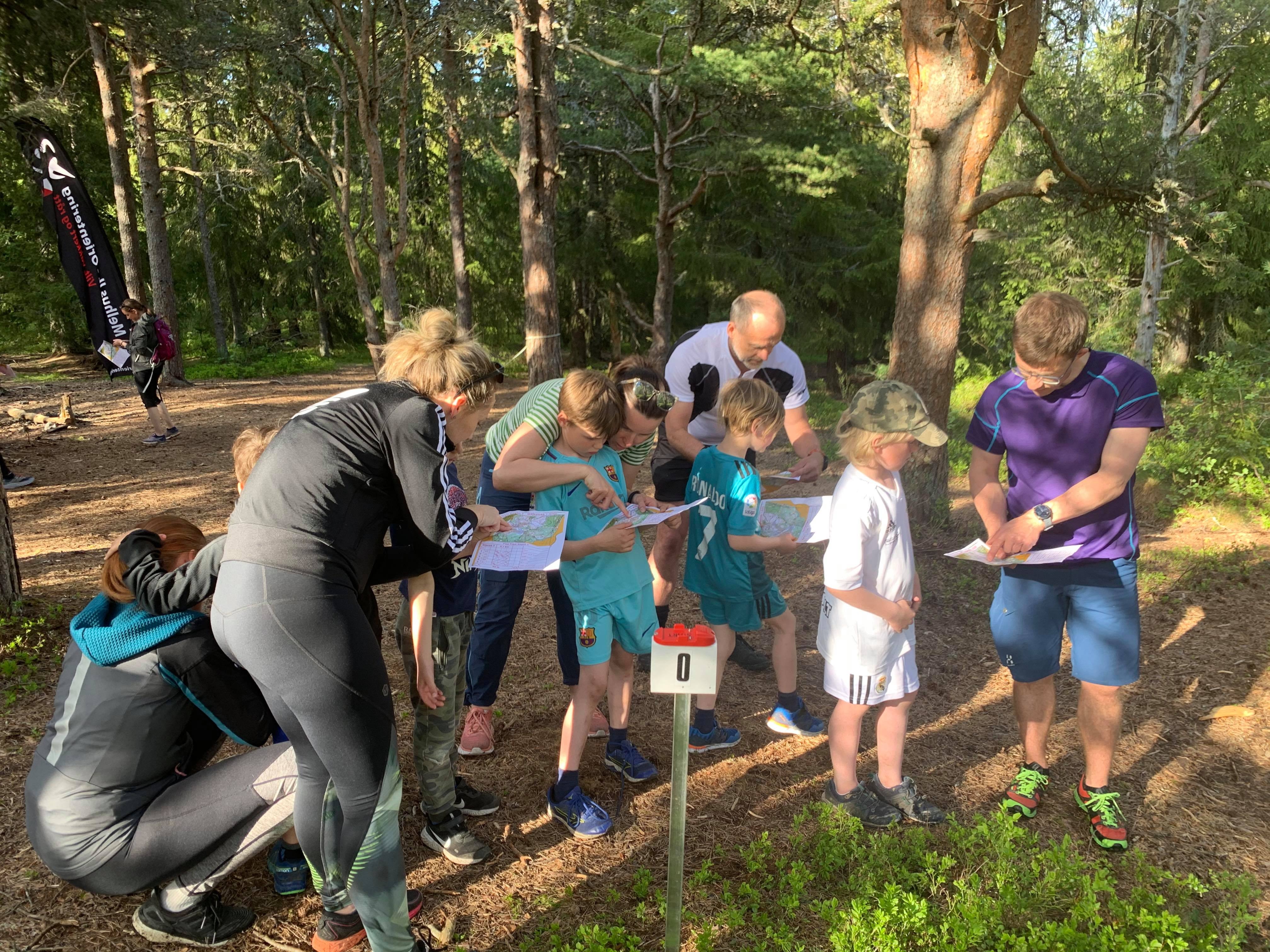 Det kravlet og krøp o-løpere over alt på Nordgardsmyra i kveld